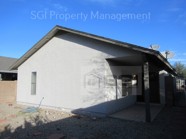 Building Photo - 8725 W Bluefield Ave