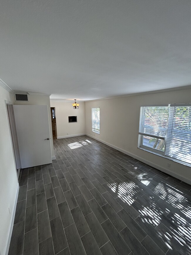 Building Photo - GATELAND VILLAGE