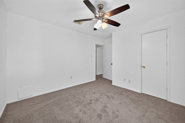 Building Photo - 16318 N Glade Dr