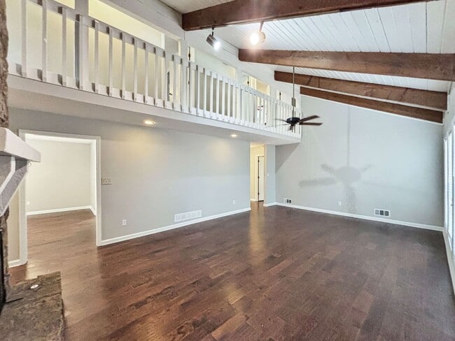 Building Photo - Beautiful 4 BR 3.5 BA Home in Marietta!