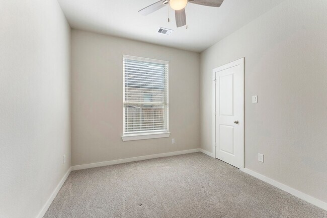 Building Photo - 421 Soapberry Tree Ct