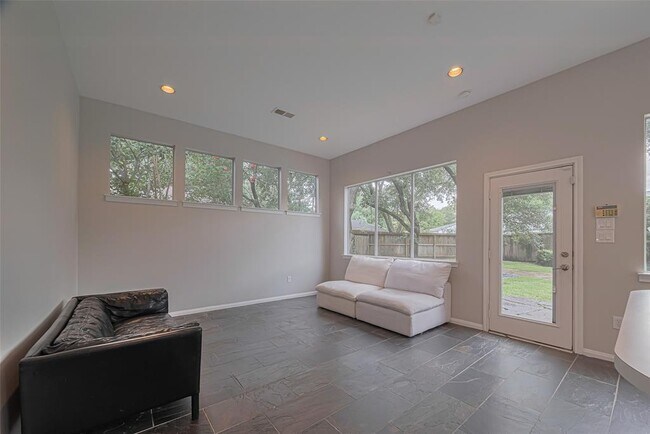 Building Photo - 11914 Ashmead Dr