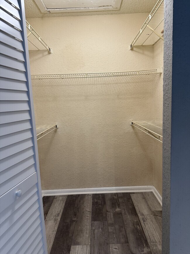 Building Photo - 2871 N Oakland Forest Dr