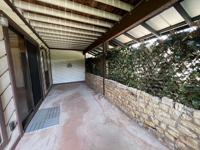 Building Photo - 116 Dawn