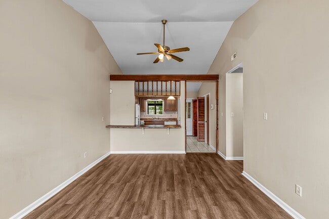 Building Photo - 2 Bedroom, 2 Bathroom Home