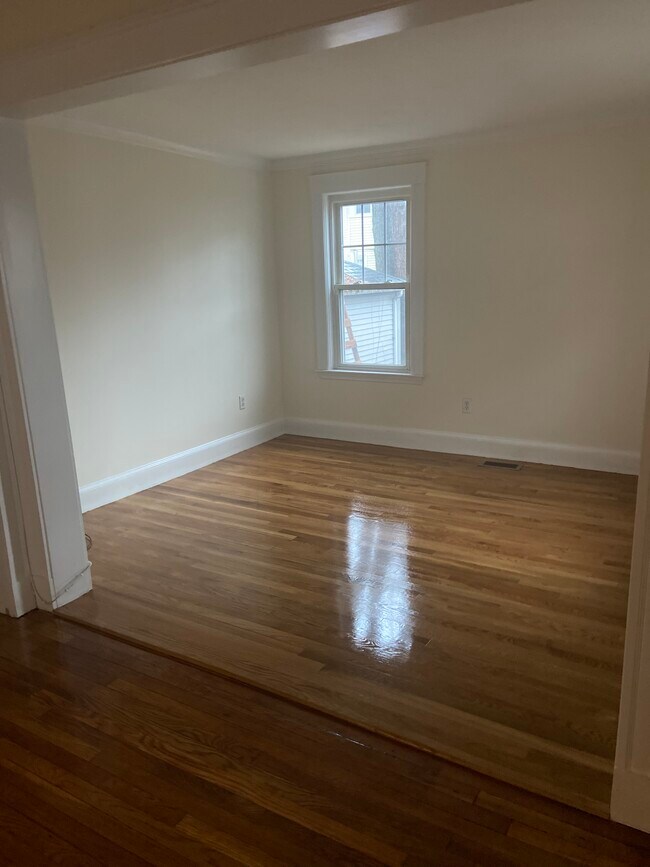 Building Photo - 4 Fairlawn Ave