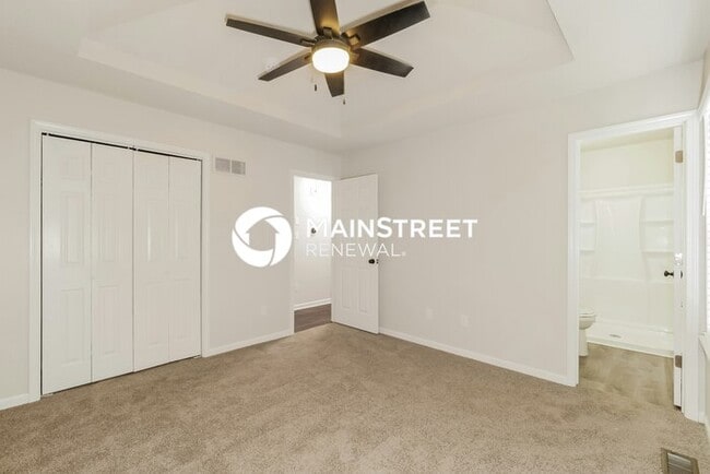 Building Photo - 4 Bedroom Pet-Friendly Home in BLUE SPRINGS, MO with Main Street Renewal