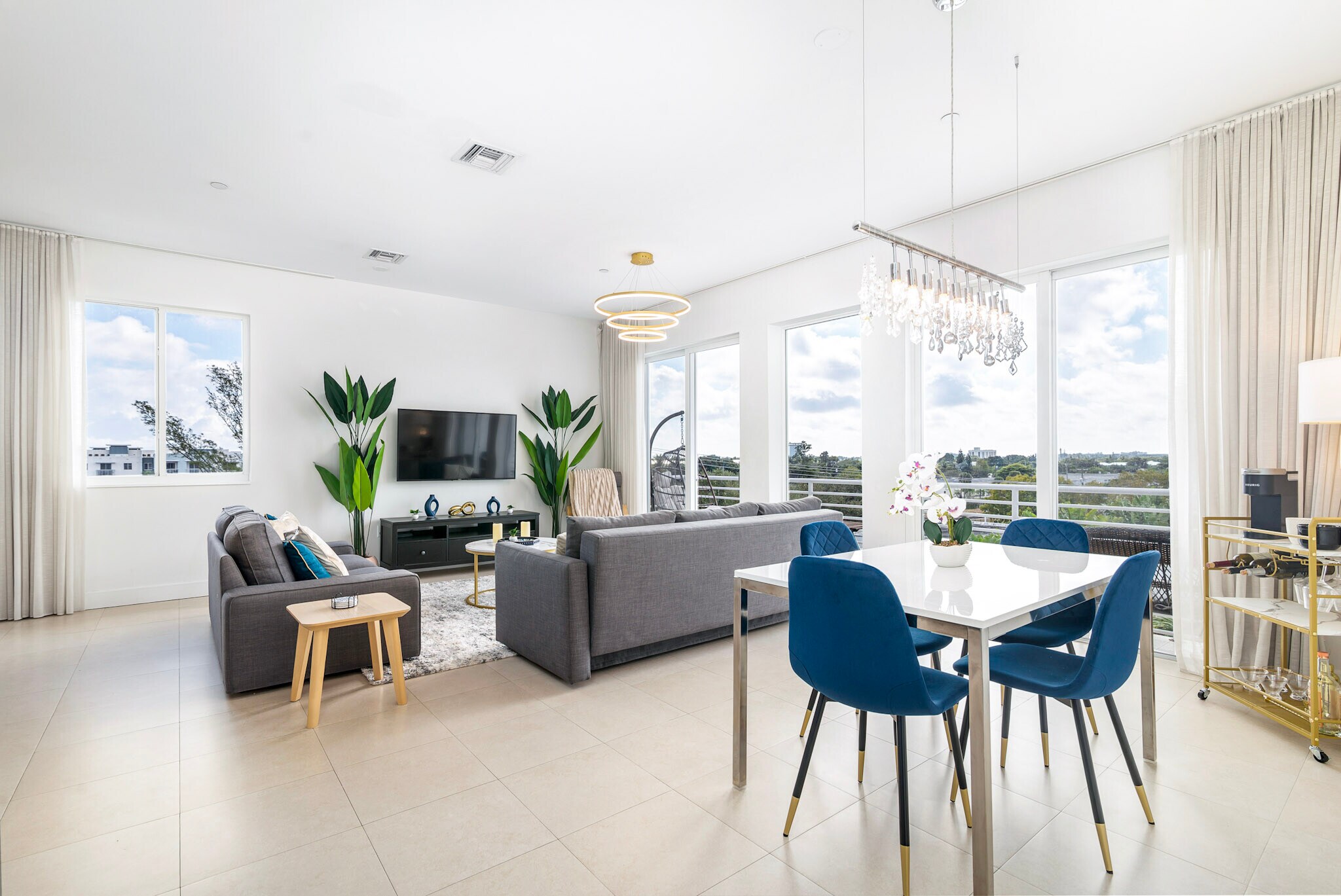 Building Photo - 111 SE 2nd St