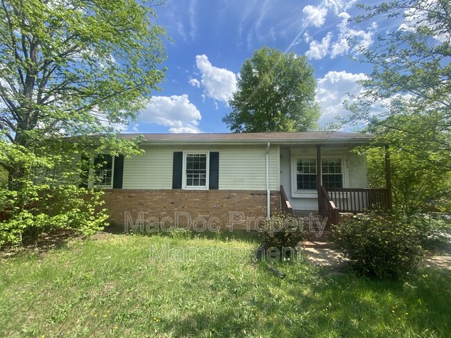 Building Photo - 905 Kilarney Dr