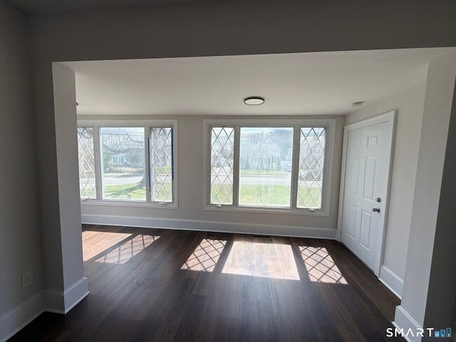 Building Photo - 316 W Main St