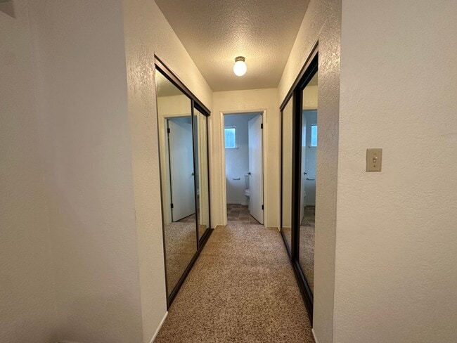Building Photo - Spacious 2 Bedroom Duplex