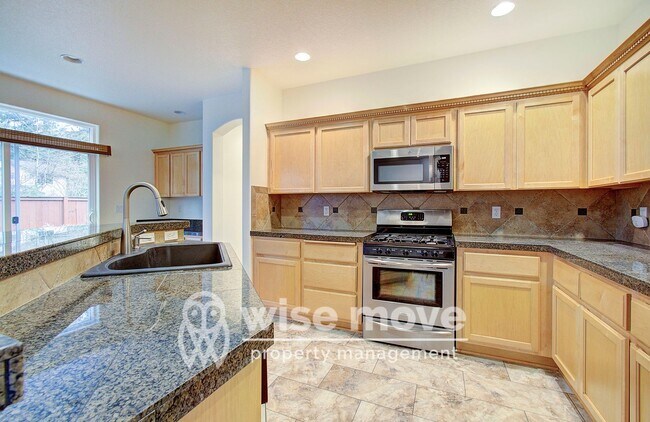 Building Photo - East Vancouver- Beautiful 5 bedroom