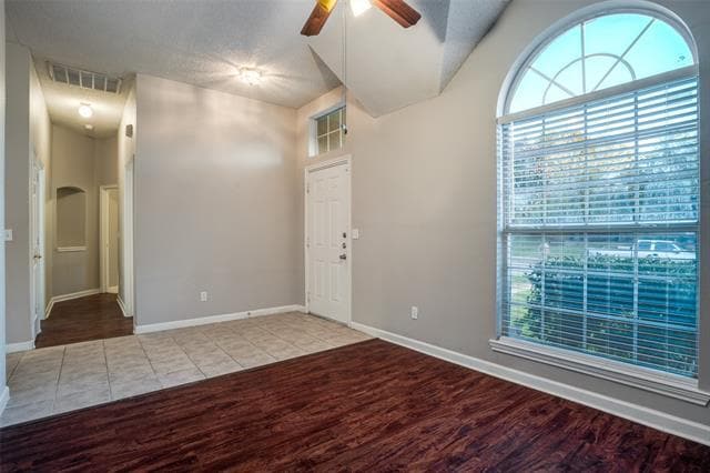 Building Photo - 10000 Queens Rd