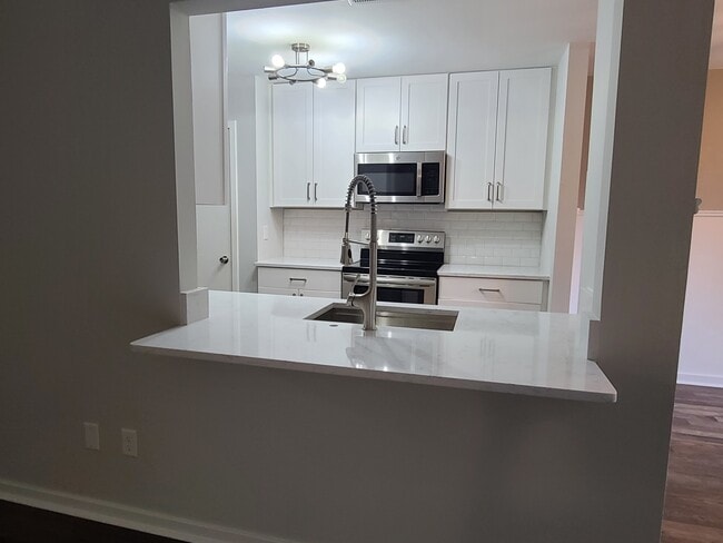 Building Photo - 2311 Treescape Dr