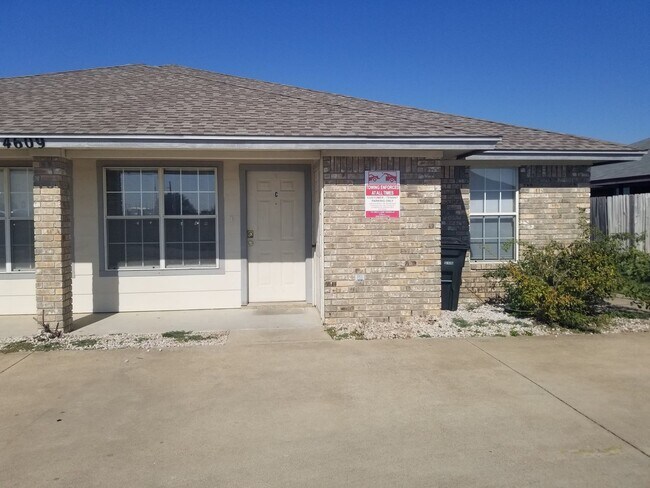 Building Photo - 4609 Wade Dr