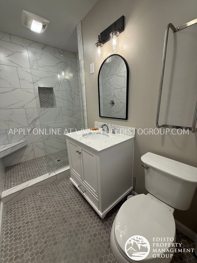 Building Photo - Charming Country Living with Modern Comforts