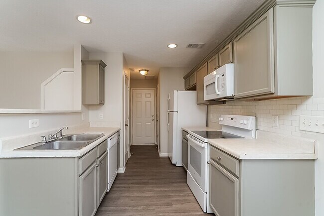 Building Photo - 324 Sarna Dr