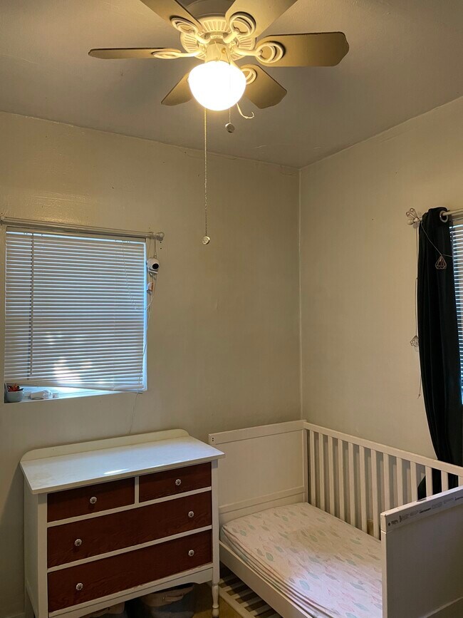 Building Photo - 3124 W Fairview Ave