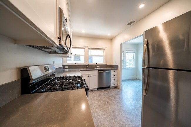 Building Photo - 3924 Alameda Pl