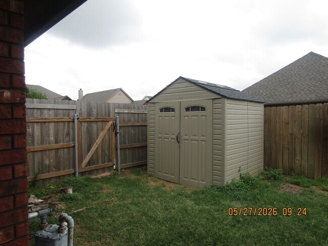 Building Photo - Beautiful 4-bedroom home located in the Heritage Hills Area!