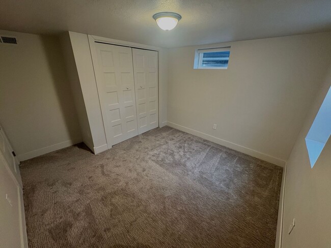 Building Photo - 4-bedroom, 2.5-bath home located on Poly.