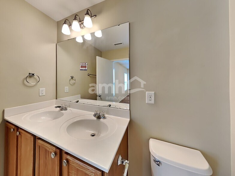 Building Photo - 252 Rowan Dr