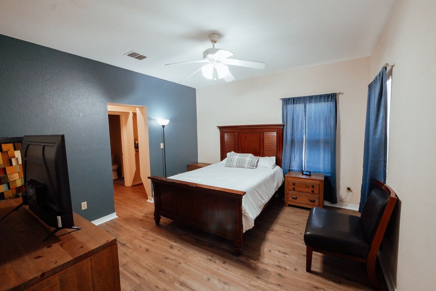 Building Photo - 10201 Shane Dr