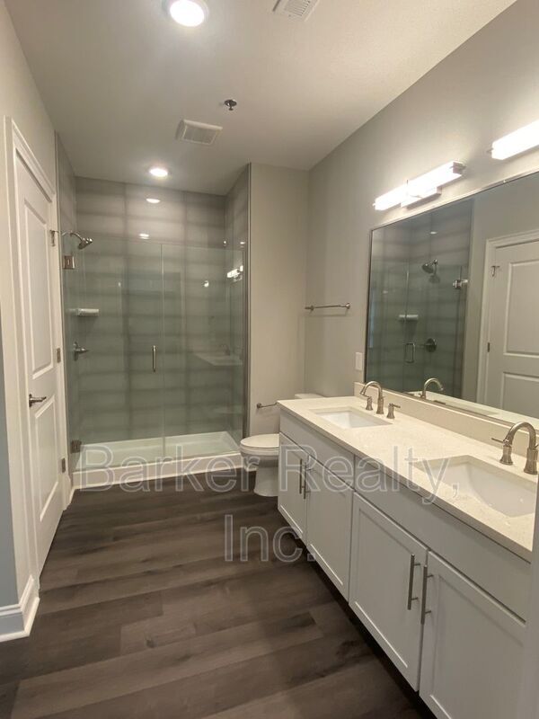 Building Photo - 414 S White St