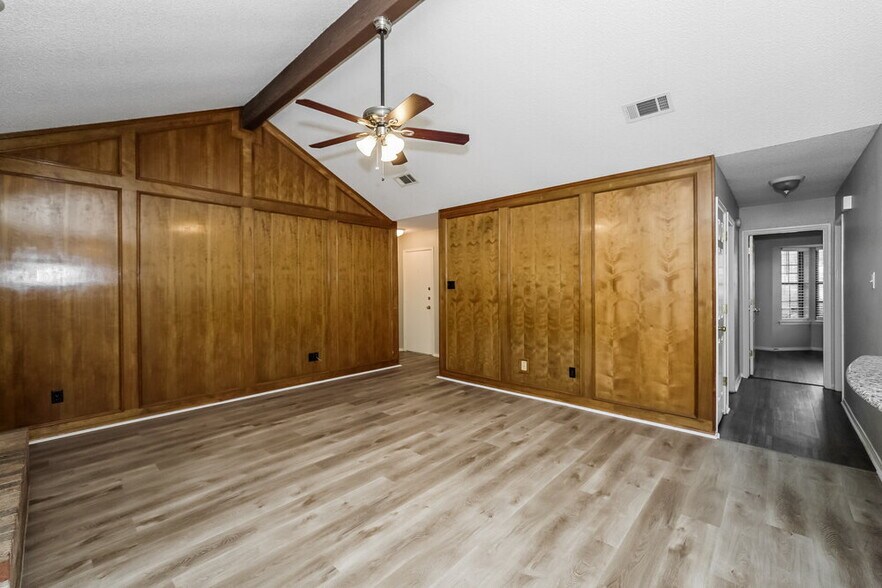 Building Photo - 709 Daniels Dr