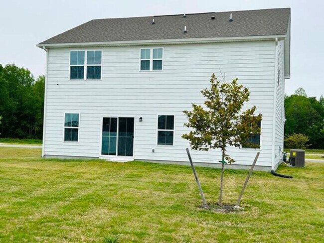 Building Photo - Beautiful Home in Moyock Subdivision - Min...