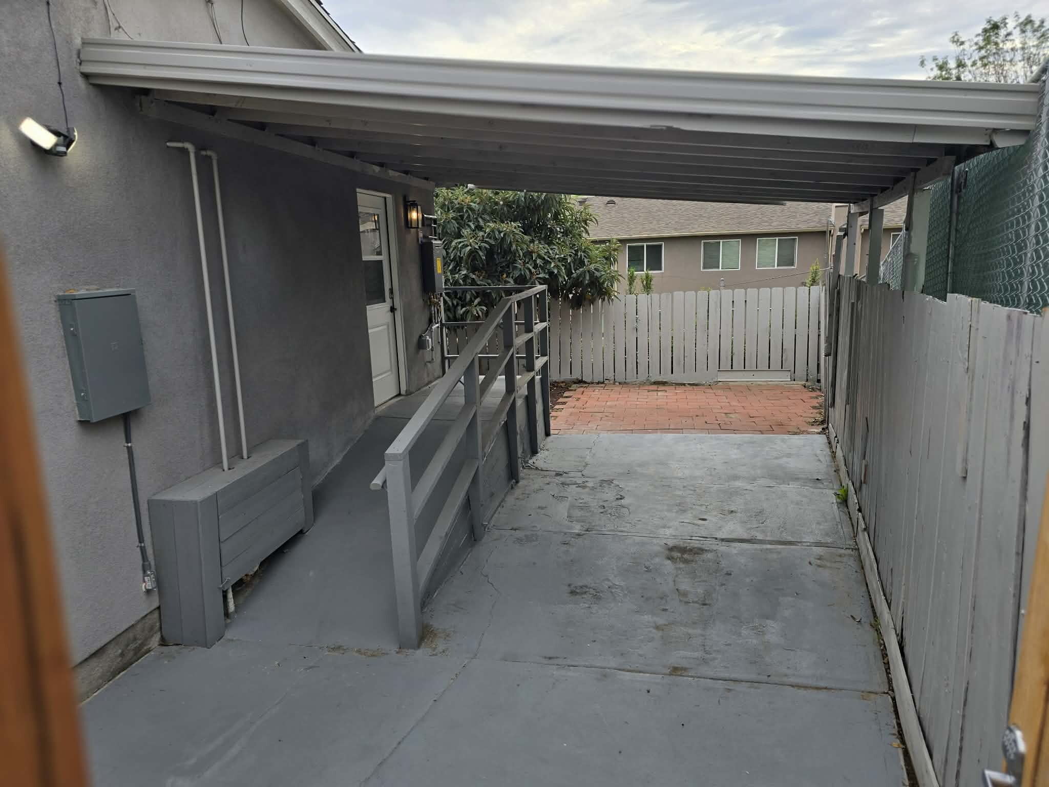 Building Photo - 2224 W Dunlop St