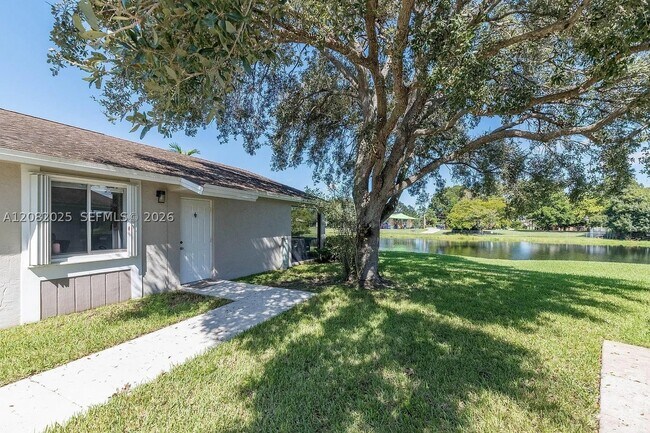 Building Photo - 518 Woodgate Cir