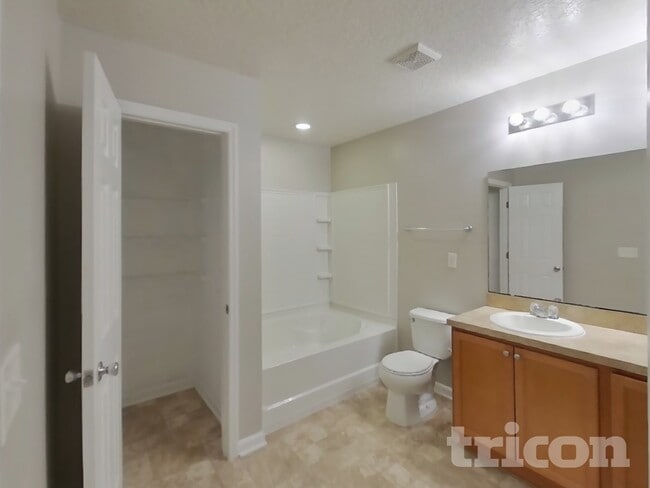 Building Photo - 11982 Alexandra Dr