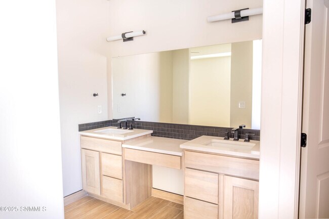 Building Photo - 3614 Paragon St