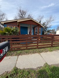 Building Photo - 2321 Spruill Ave