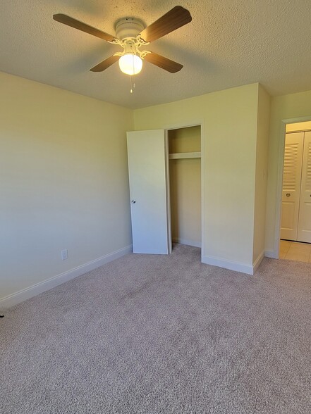 Building Photo - 2047 Jason Dr