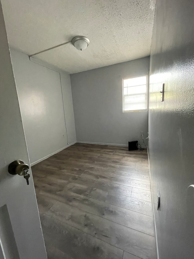 Building Photo - 914 SW 8th Ave