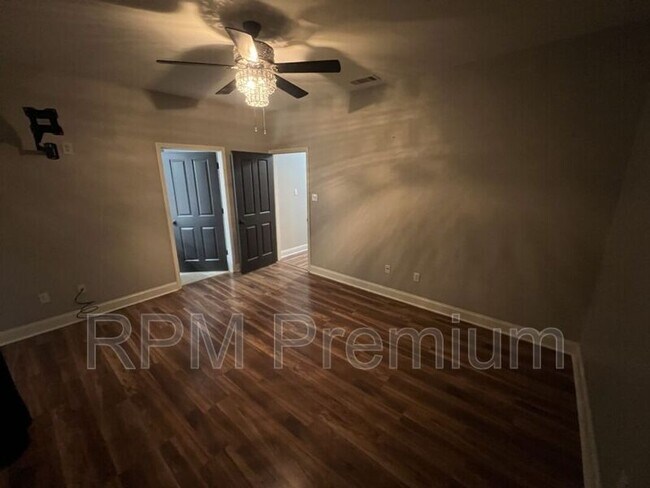 Building Photo - 8429 Florida Blvd