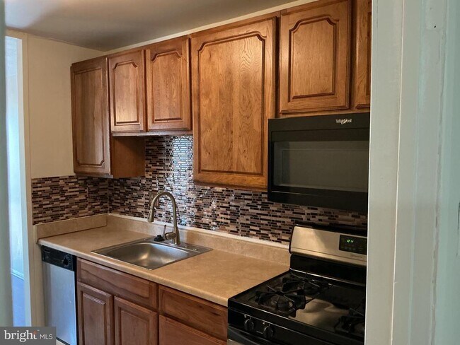 Building Photo - 7246 Donnell Pl