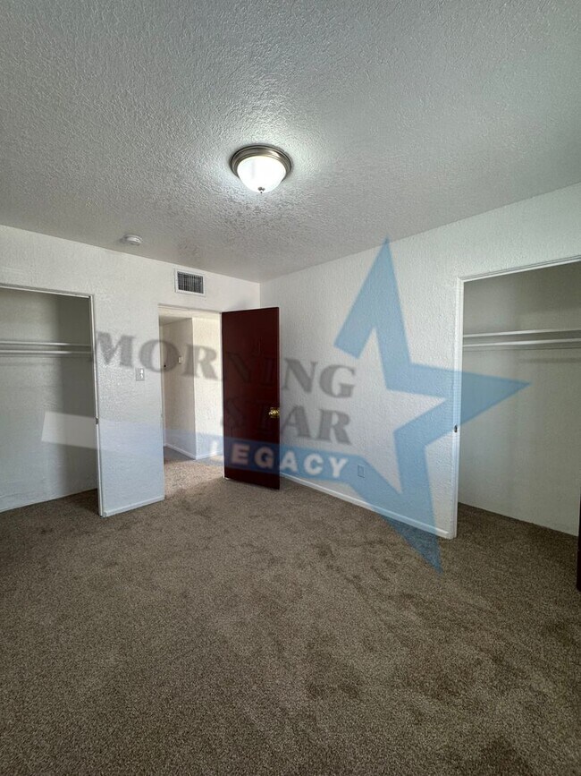 Building Photo - 612 3rd St