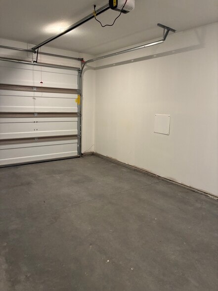 Building Photo - 1704 Bennett Village Dr
