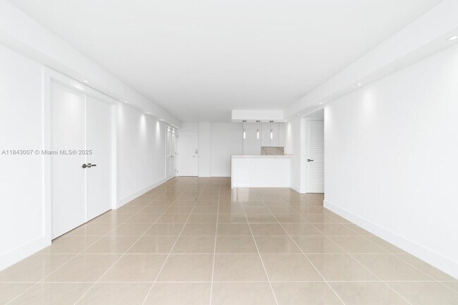 Building Photo - 6770 Indian Creek Dr