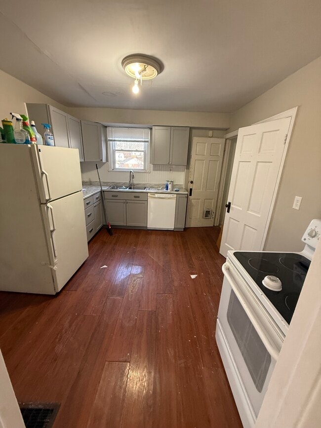 Building Photo - 2123 Linden Rd