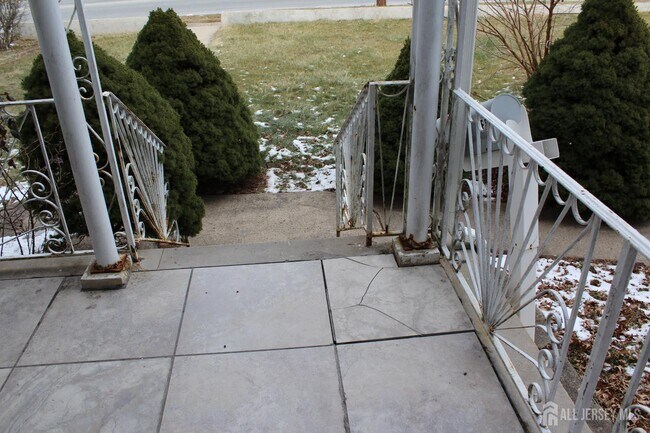 Building Photo - 899 Green St