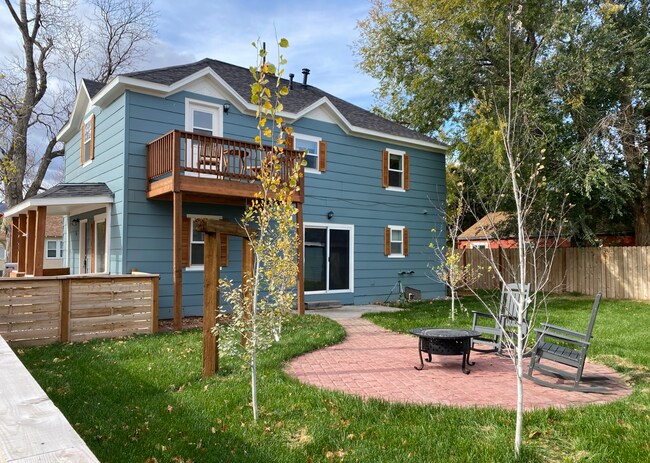 Building Photo - 501 E Geyser St