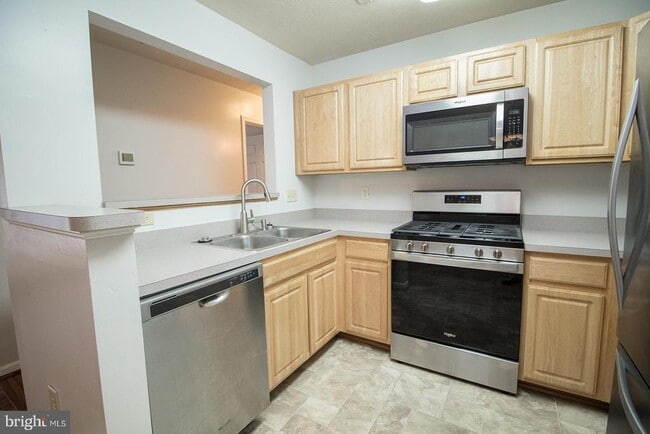 Building Photo - 45522 Westmeath Way