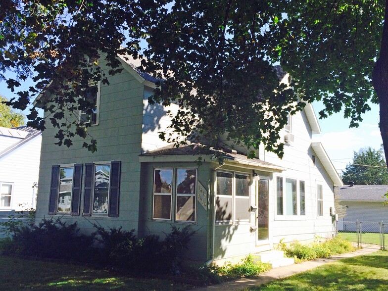 Primary Photo - 1412 Winnebago St
