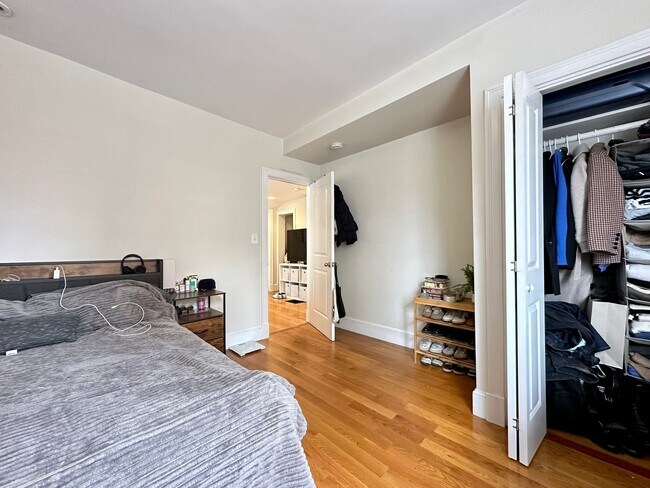 Building Photo - MODERN AND SPACIOUS MISSION HILL 4BED AVAILABLE SEPT 2026