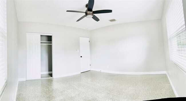 Building Photo - 797 W Harbor Dr S