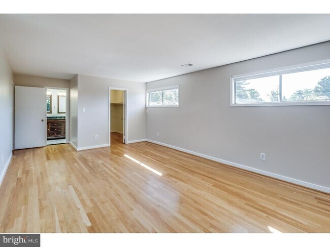 Building Photo - 7220 Vistas Ln